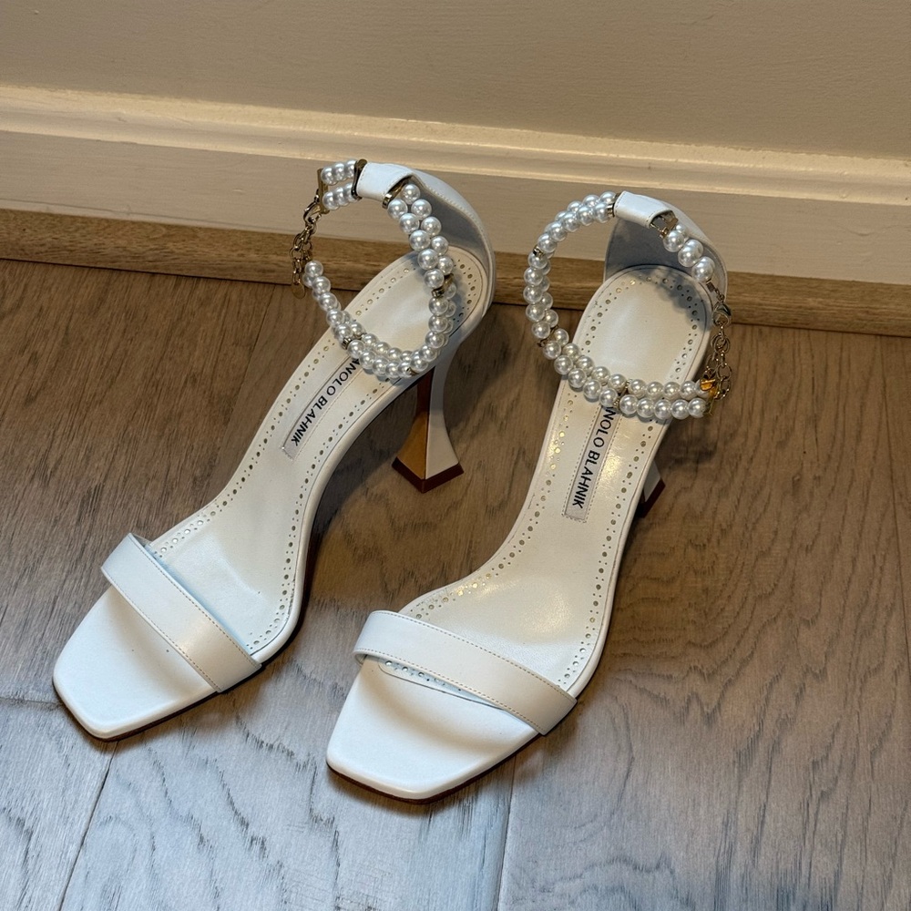 Manolo Blahnik Charona 105